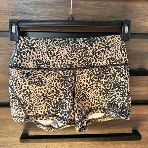 Fleo Women's High-Waist Cheetah Print Bike/Crossfit Shorts - Beige & Black